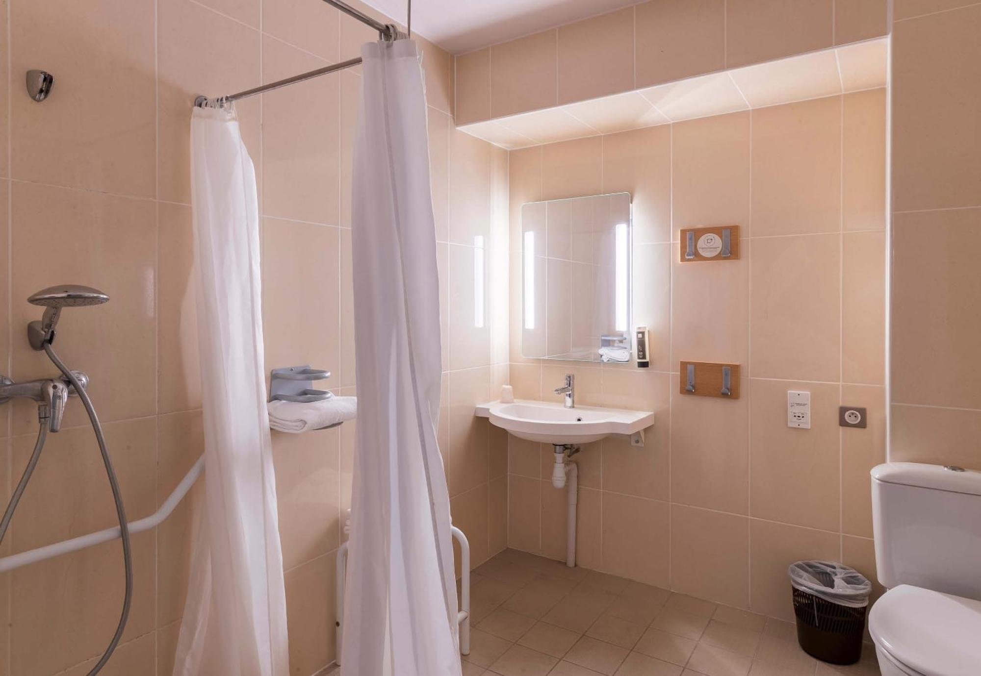 B&B Hotel Troyes Saint-Parres-Aux-Tertres Bagian luar foto