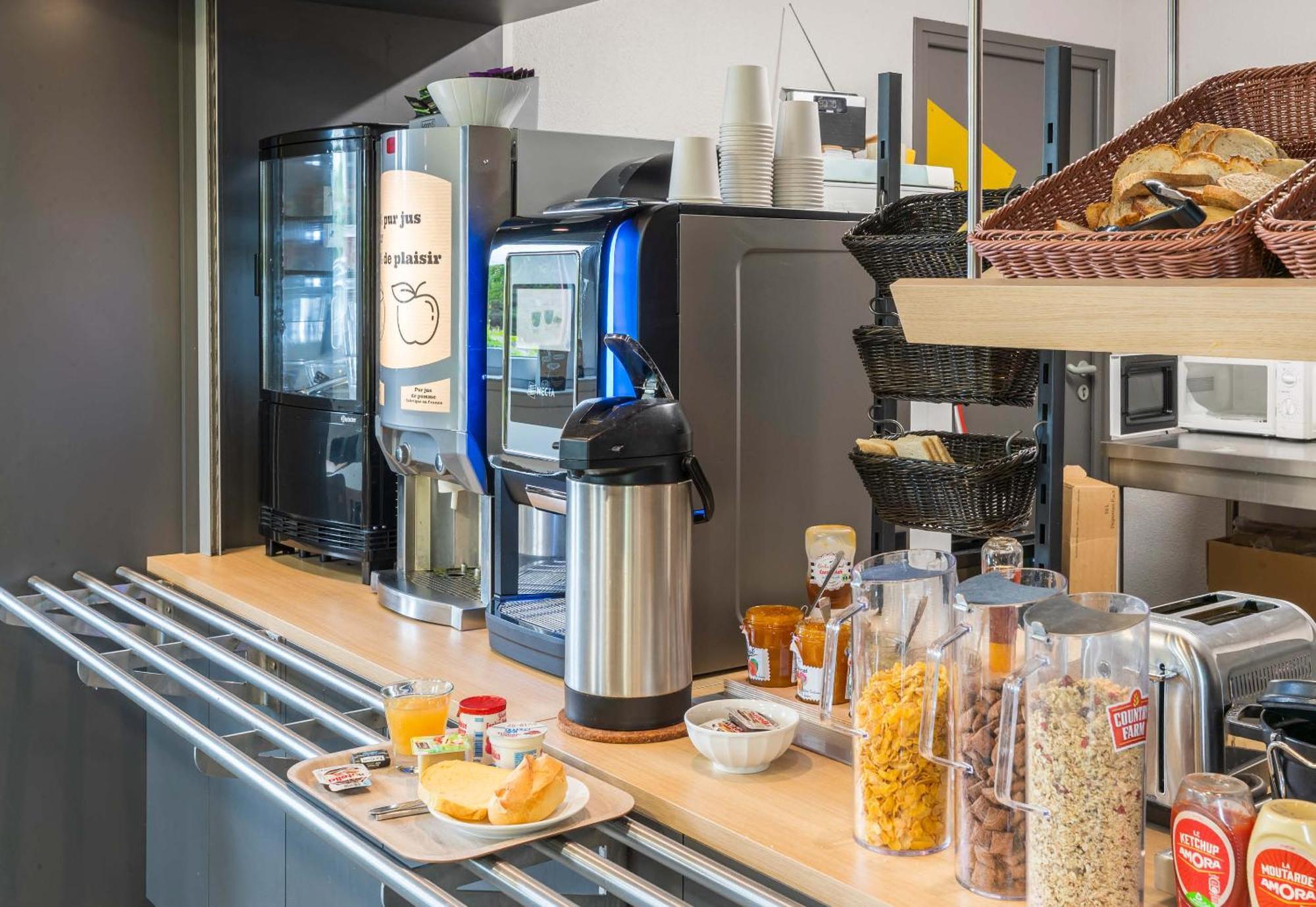 B&B Hotel Troyes Saint-Parres-Aux-Tertres Bagian luar foto