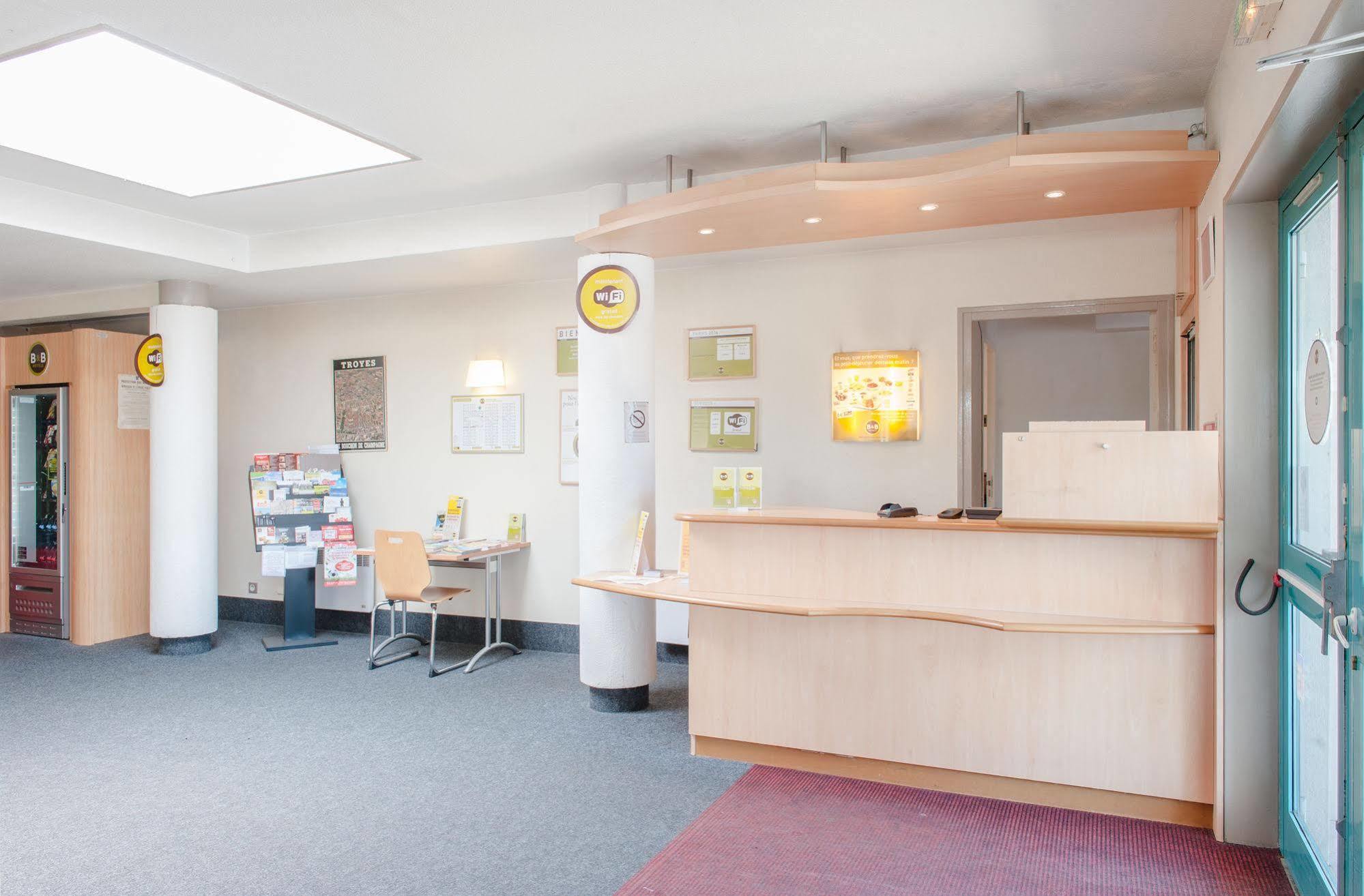 B&B Hotel Troyes Saint-Parres-Aux-Tertres Bagian luar foto